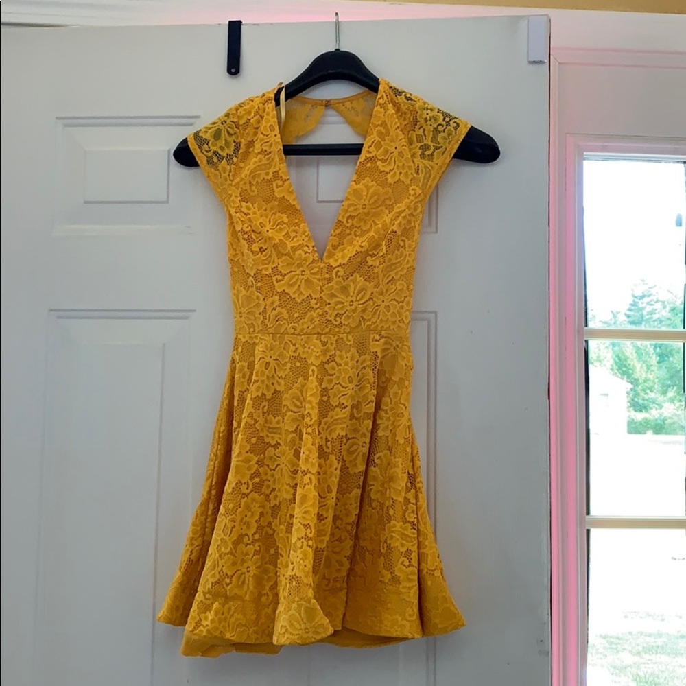 Summer love lace dress xs NWT